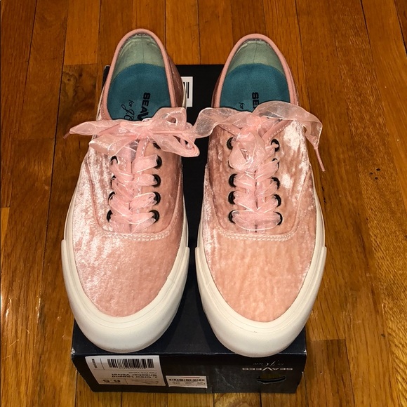 SeaVees Shoes - Pale Pink Velvet SeaVees - Size 6.5 women’s NIB